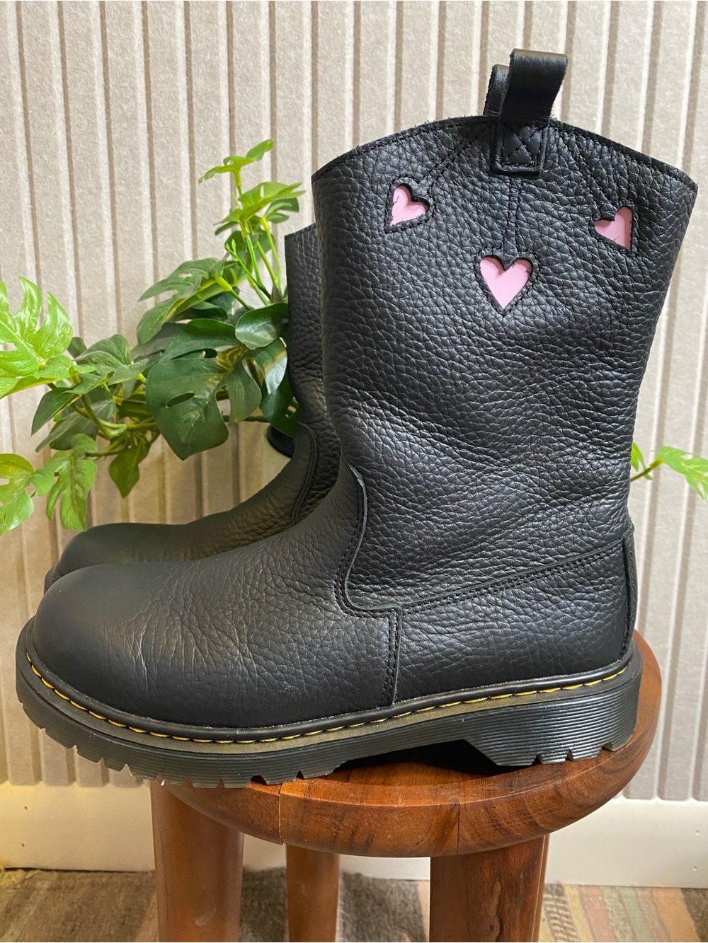 Dr. Doc Martens Bex Heart Black Leather Side Zip Pull On Chunky Boots Ladies 7